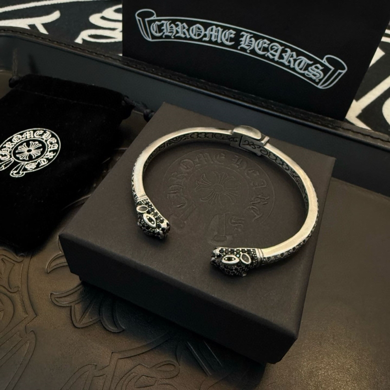 Ch*0me He**ts bracelets